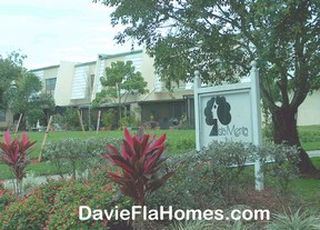 Isla Merita townhomes in Davie Florida